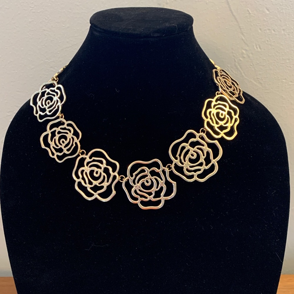 Gold rose design necklace
